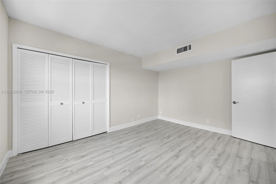 For Sale: $295,000 (3 beds, 2 baths, 1390 Square Feet)