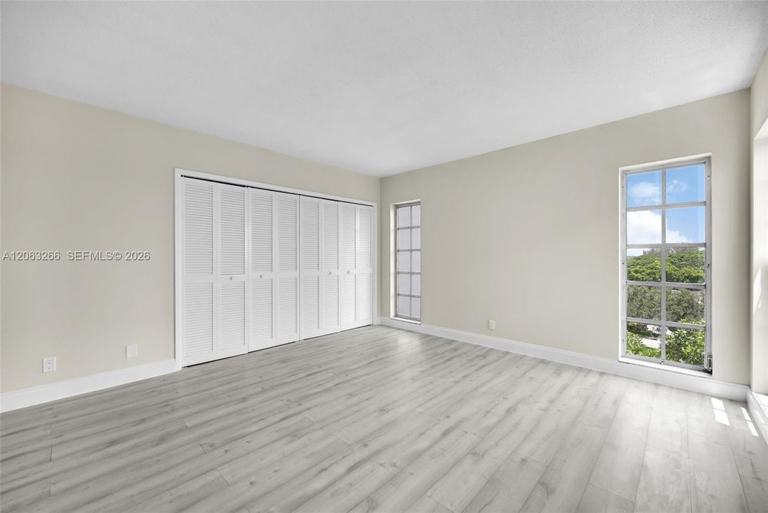 For Sale: $295,000 (3 beds, 2 baths, 1390 Square Feet)