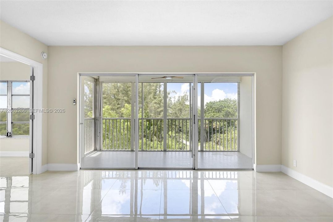 For Sale: $295,000 (3 beds, 2 baths, 1390 Square Feet)