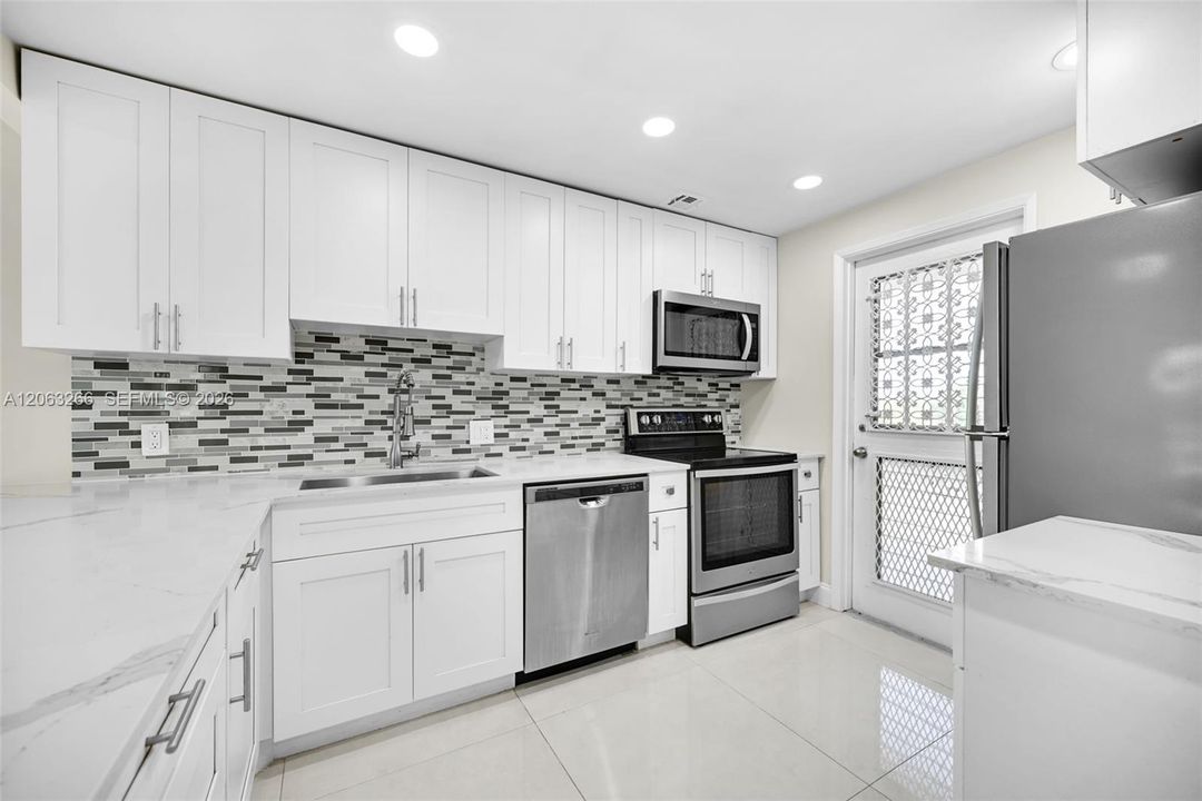 For Sale: $295,000 (3 beds, 2 baths, 1390 Square Feet)