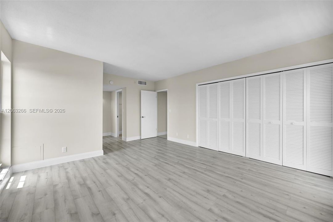 For Sale: $295,000 (3 beds, 2 baths, 1390 Square Feet)