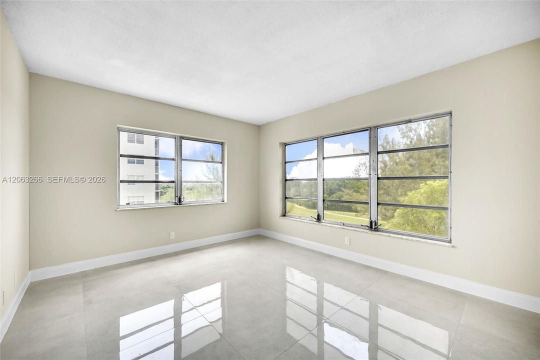 For Sale: $295,000 (3 beds, 2 baths, 1390 Square Feet)