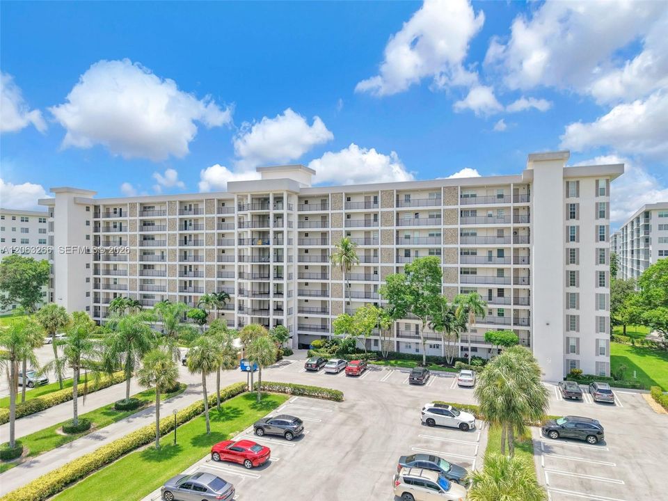 For Sale: $295,000 (3 beds, 2 baths, 1390 Square Feet)