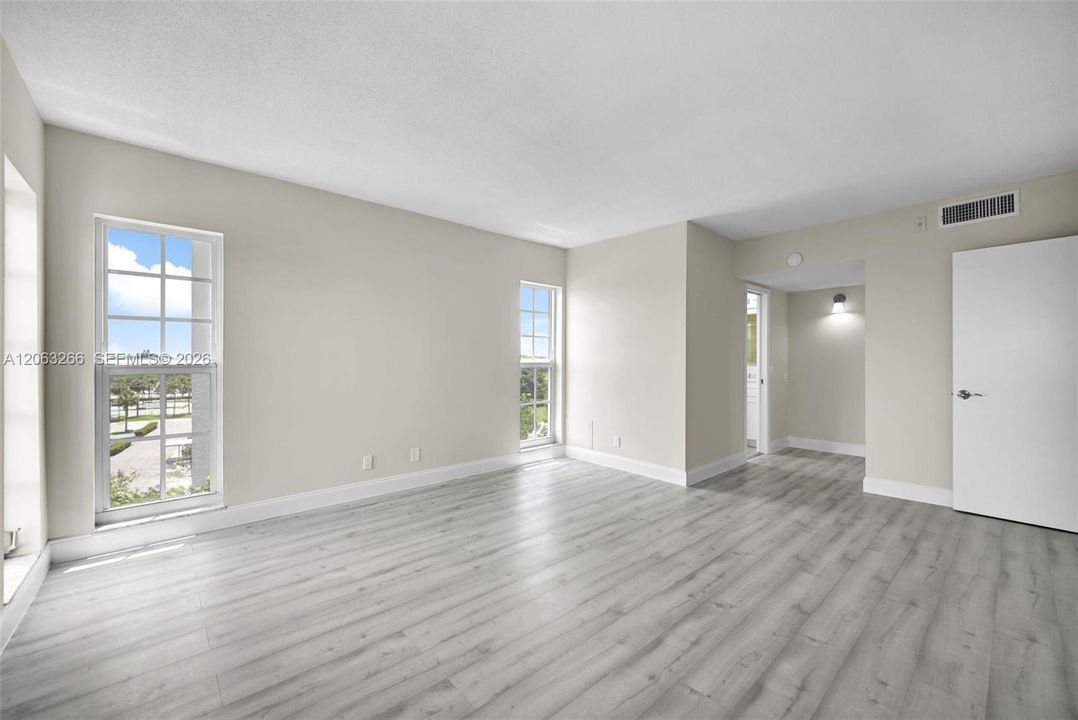 For Sale: $295,000 (3 beds, 2 baths, 1390 Square Feet)