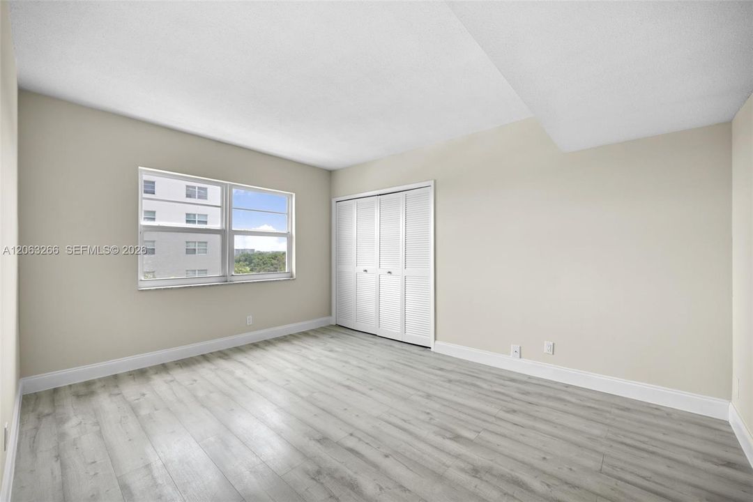 For Sale: $295,000 (3 beds, 2 baths, 1390 Square Feet)