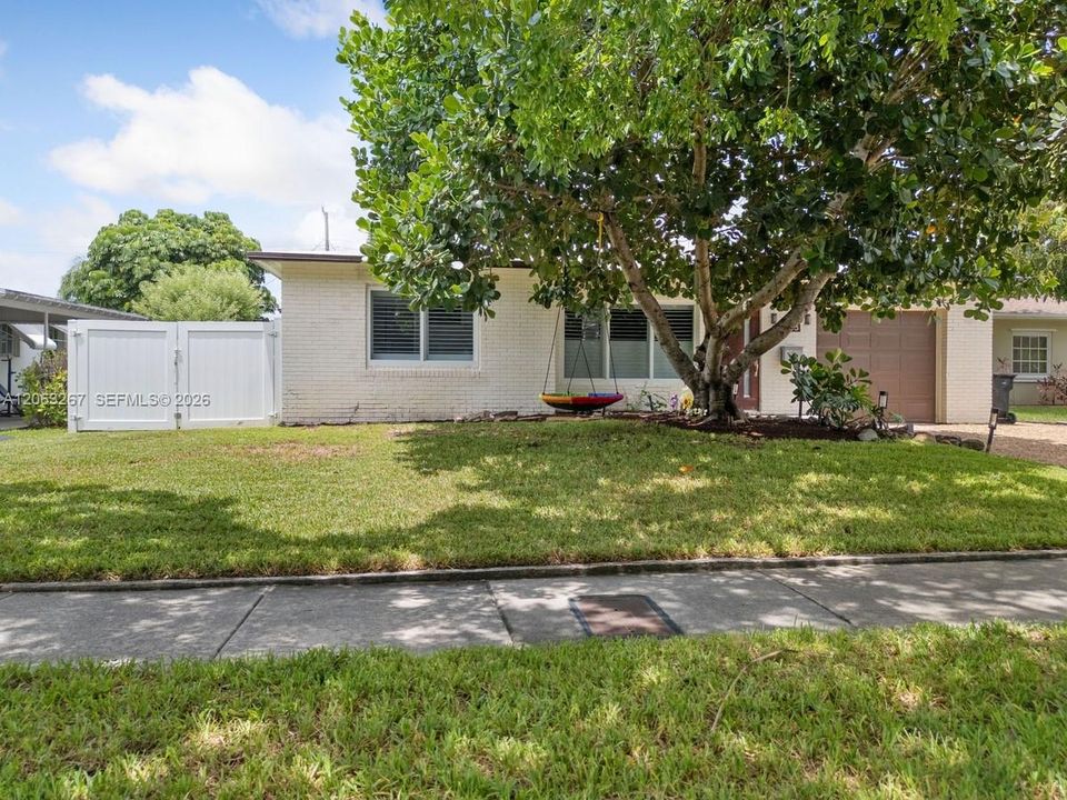 En Venta: $949,000 (3 camas, 2 baños, 1600 Pies cuadrados)