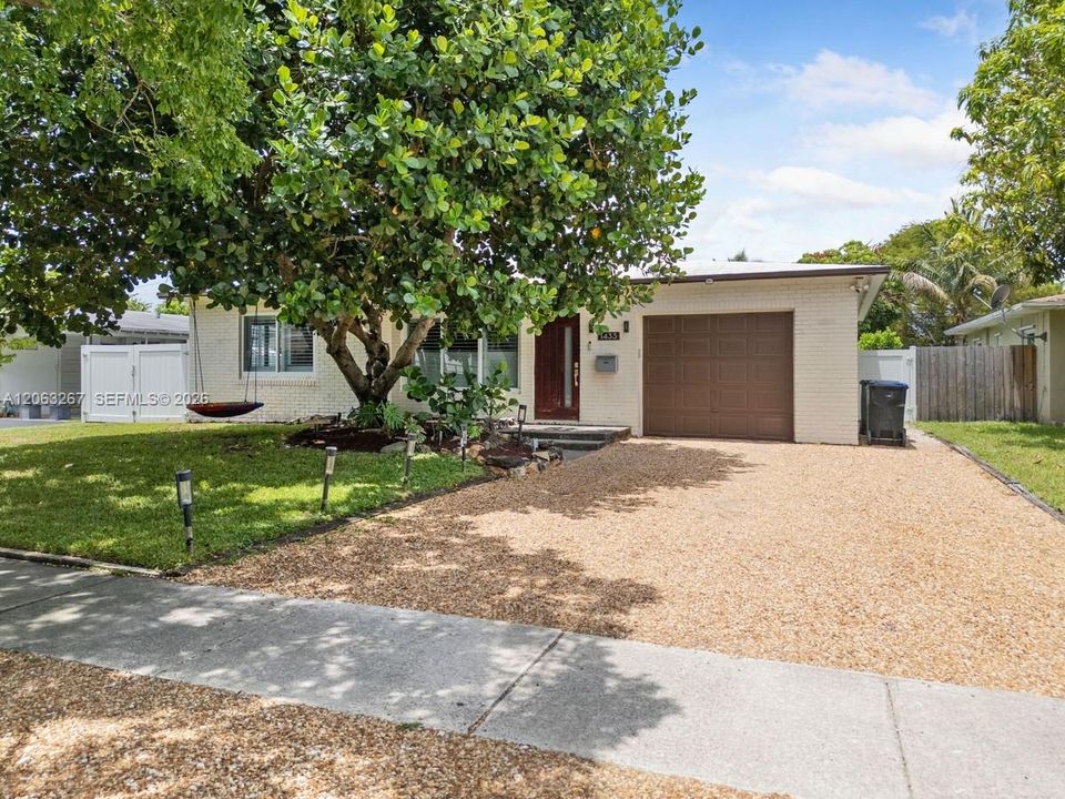 En Venta: $949,000 (3 camas, 2 baños, 1600 Pies cuadrados)