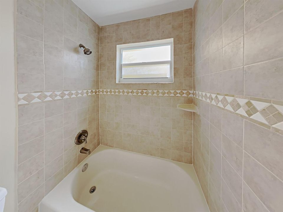 1001757.27905 Sw 132Nd Pl.Photo_11