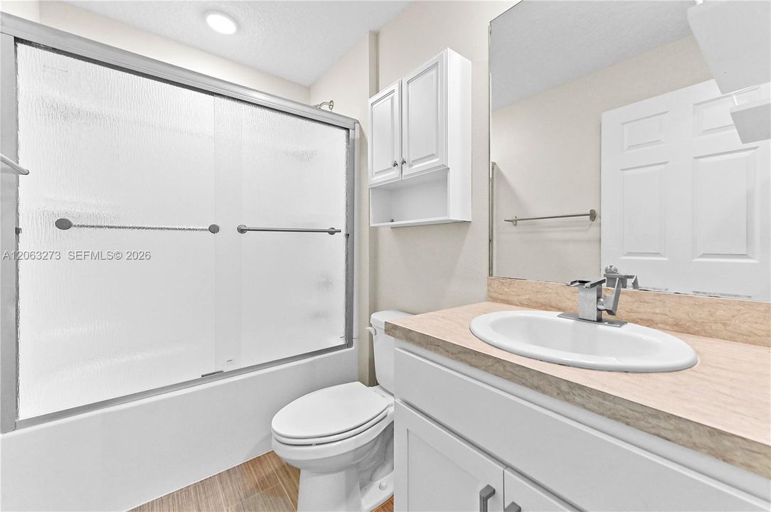 En Venta: $439,000 (4 camas, 2 baños, 2134 Pies cuadrados)