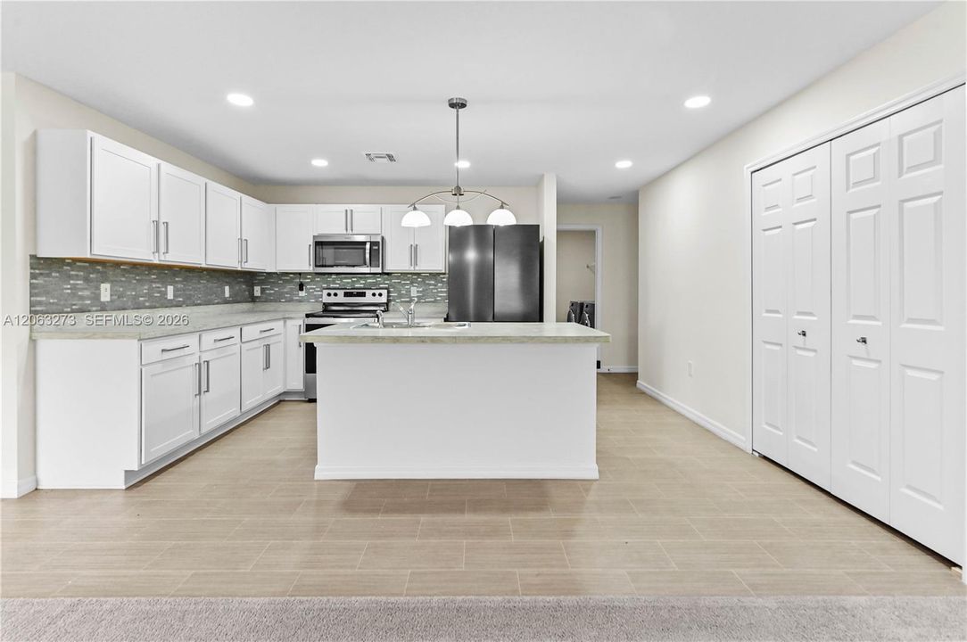En Venta: $439,000 (4 camas, 2 baños, 2134 Pies cuadrados)
