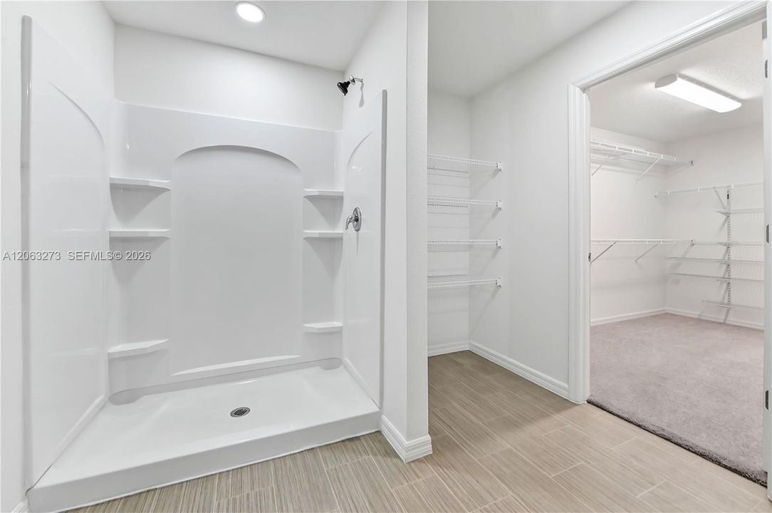 En Venta: $439,000 (4 camas, 2 baños, 2134 Pies cuadrados)
