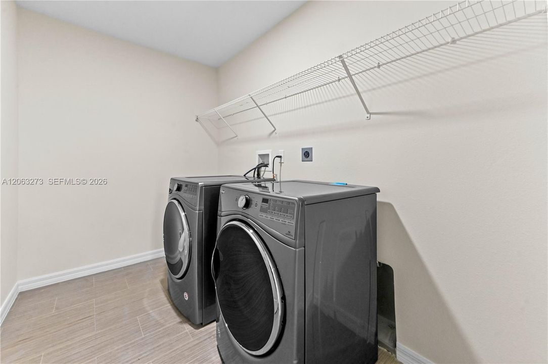 En Venta: $439,000 (4 camas, 2 baños, 2134 Pies cuadrados)