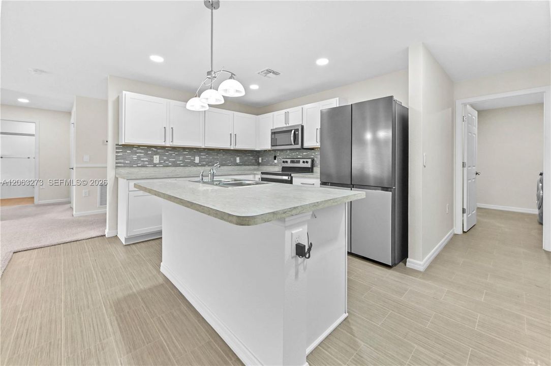 En Venta: $439,000 (4 camas, 2 baños, 2134 Pies cuadrados)