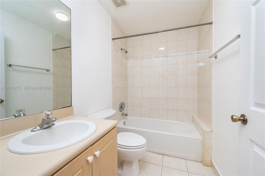 В аренду: $2,400 (3 спален, 2 ванн, 1200 Квадратных фут)
