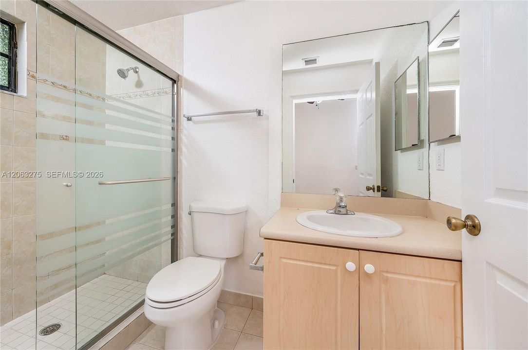 В аренду: $2,400 (3 спален, 2 ванн, 1200 Квадратных фут)