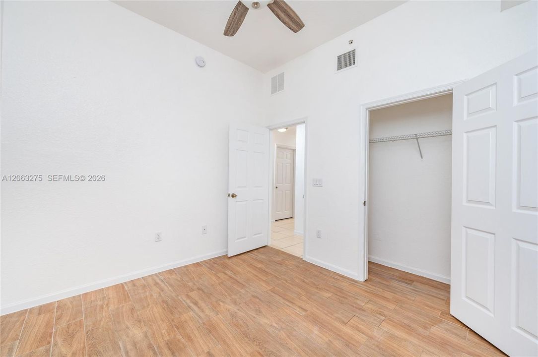 В аренду: $2,400 (3 спален, 2 ванн, 1200 Квадратных фут)