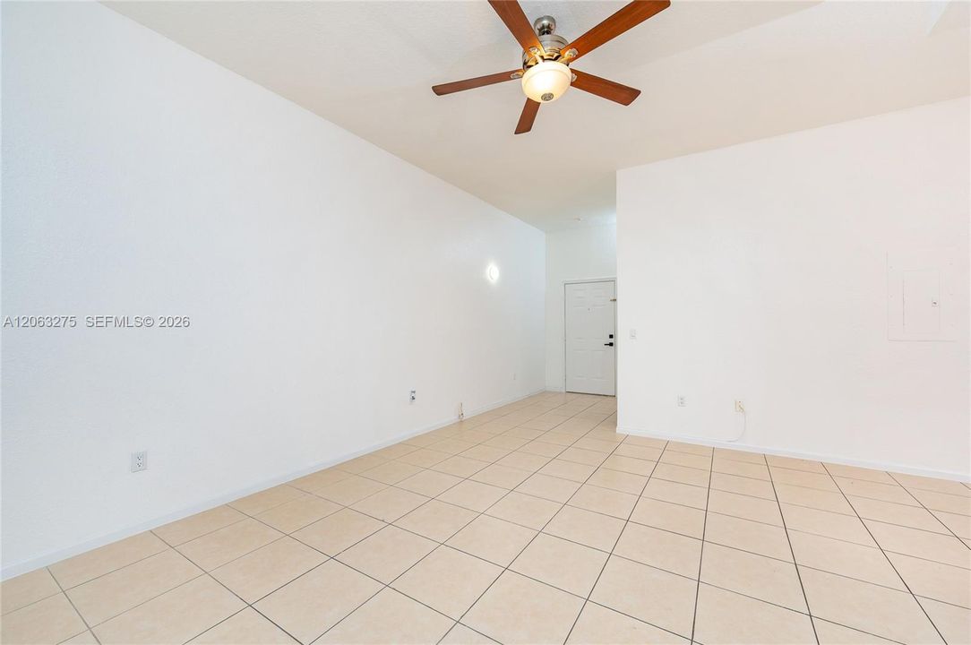 В аренду: $2,400 (3 спален, 2 ванн, 1200 Квадратных фут)