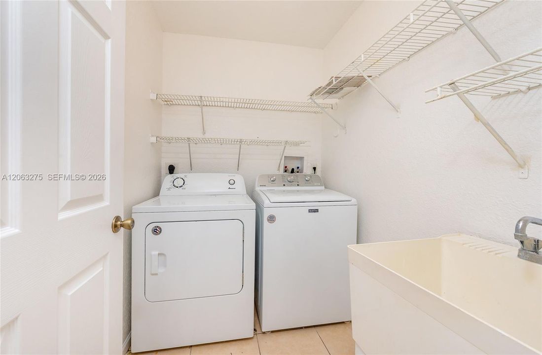 В аренду: $2,400 (3 спален, 2 ванн, 1200 Квадратных фут)