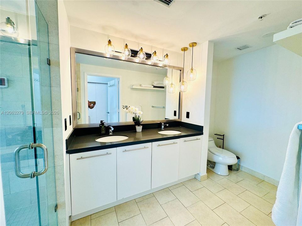 В аренду: $4,400 (2 спален, 2 ванн, 1129 Квадратных фут)