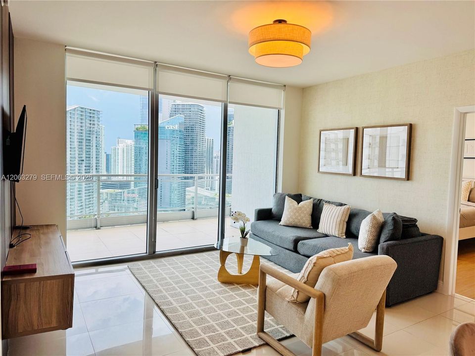 В аренду: $4,400 (2 спален, 2 ванн, 1129 Квадратных фут)