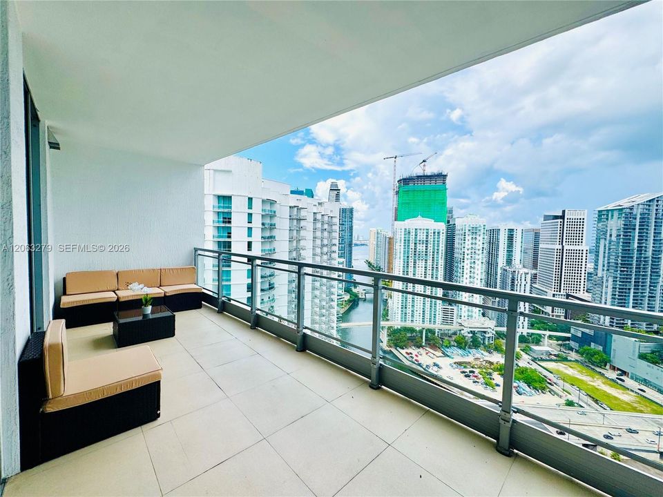 В аренду: $4,400 (2 спален, 2 ванн, 1129 Квадратных фут)