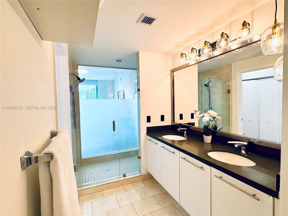 В аренду: $4,400 (2 спален, 2 ванн, 1129 Квадратных фут)