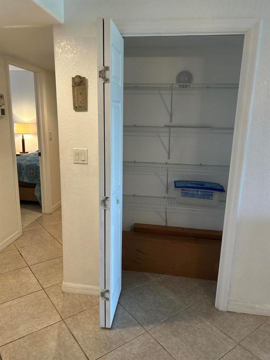 2nd bed closet