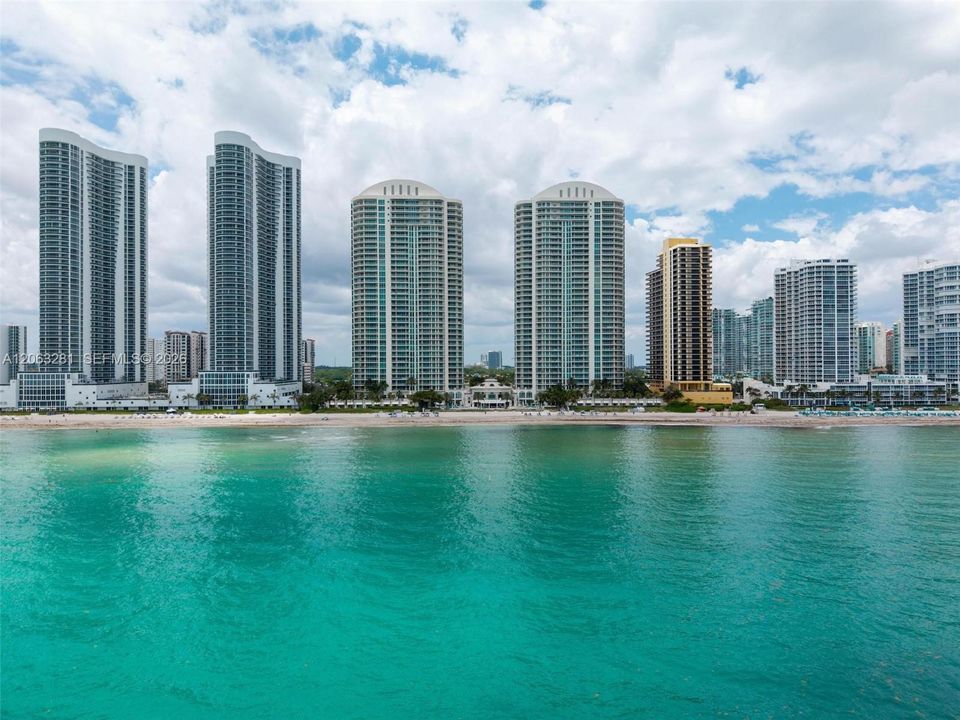 For Sale: $4,100,000 (3 beds, 5 baths, 3480 Square Feet)
