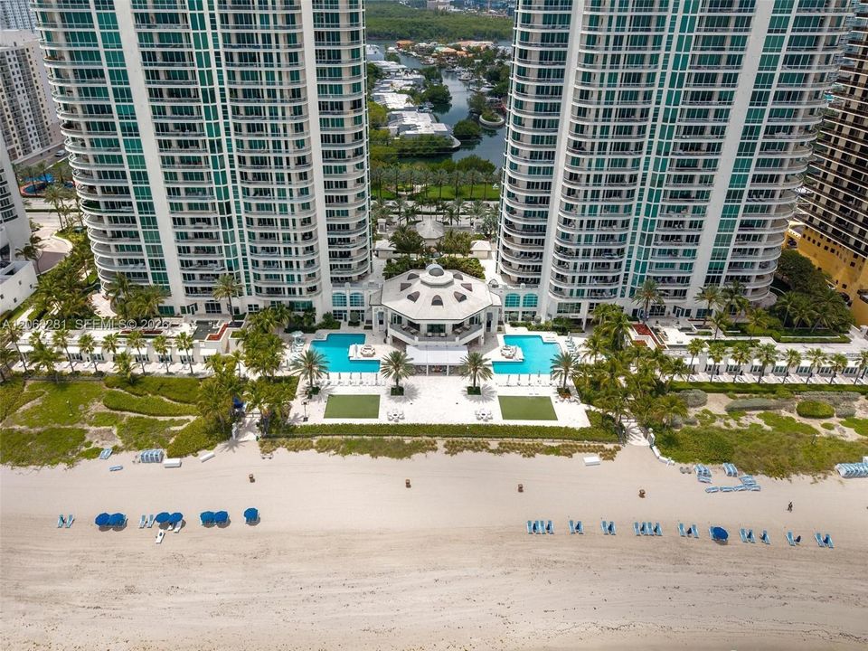 For Sale: $4,100,000 (3 beds, 5 baths, 3480 Square Feet)