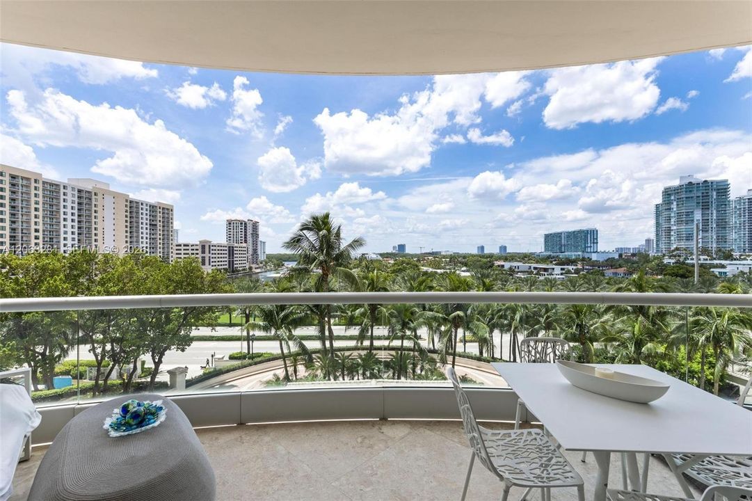 For Sale: $4,100,000 (3 beds, 5 baths, 3480 Square Feet)