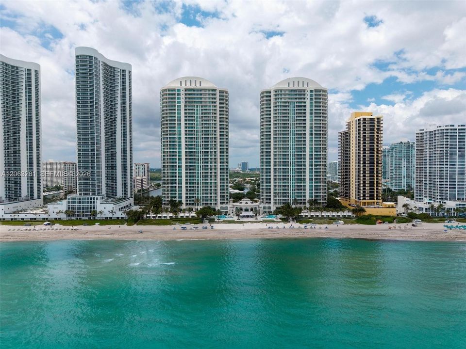 For Sale: $4,100,000 (3 beds, 5 baths, 3480 Square Feet)