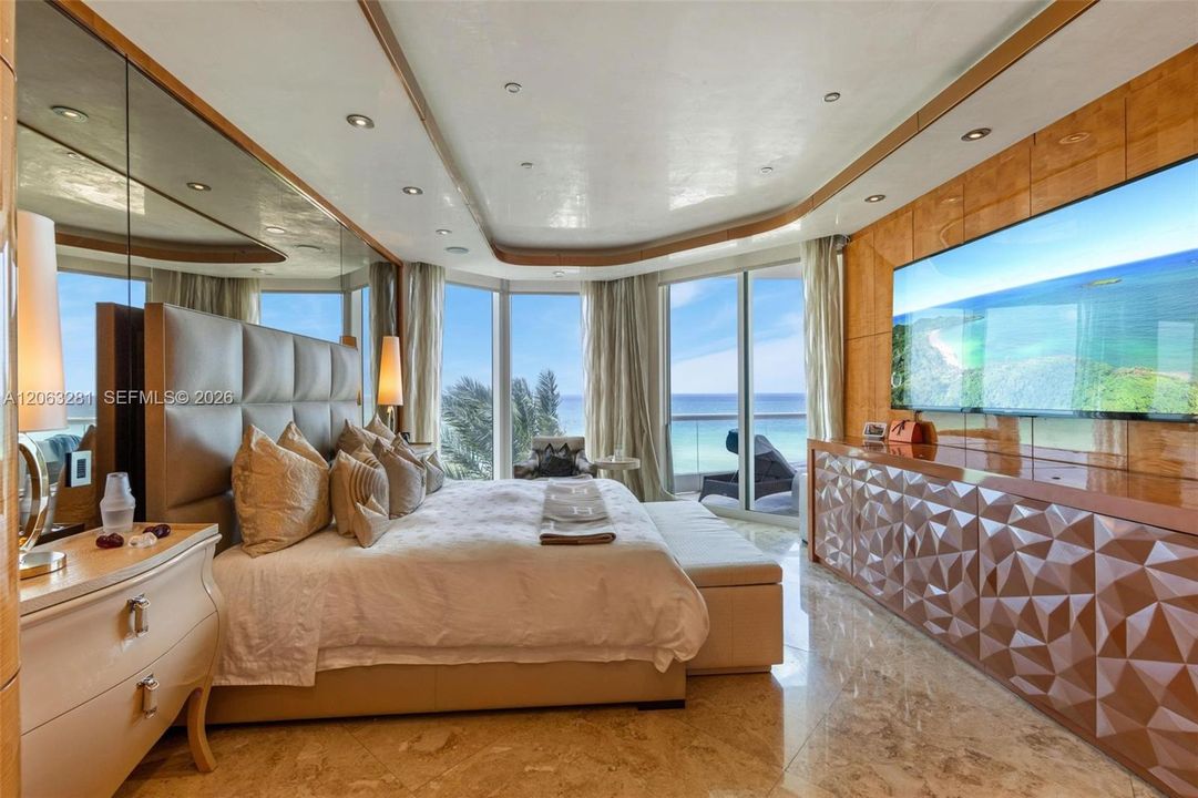 For Sale: $4,100,000 (3 beds, 5 baths, 3480 Square Feet)
