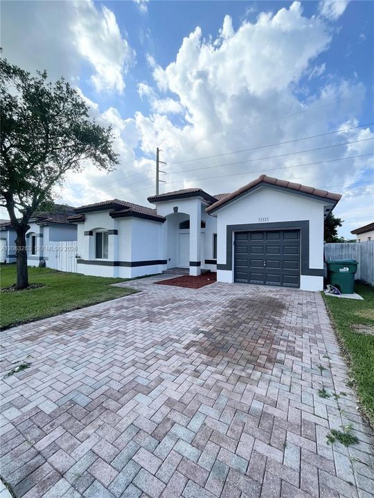 В аренду: $3,300 (3 спален, 2 ванн, 1542 Квадратных фут)