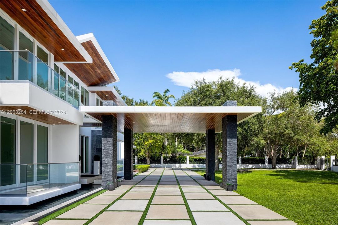 For Sale: $7,995,000 (8 beds, 10 baths, 10150 Square Feet)