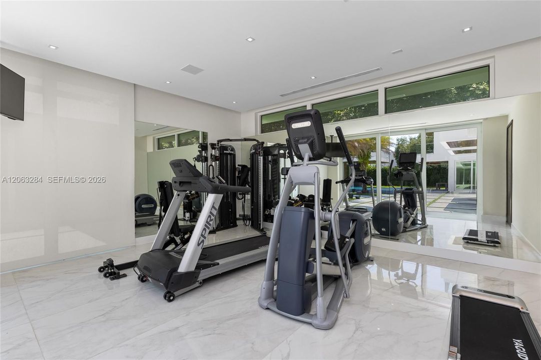 For Sale: $7,995,000 (8 beds, 10 baths, 10150 Square Feet)