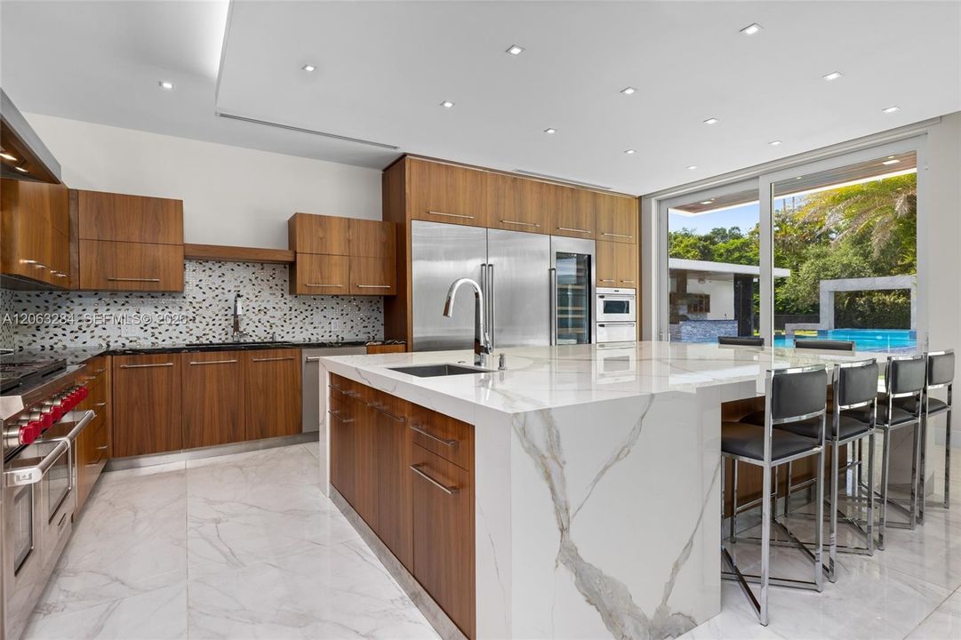 For Sale: $7,995,000 (8 beds, 10 baths, 10150 Square Feet)
