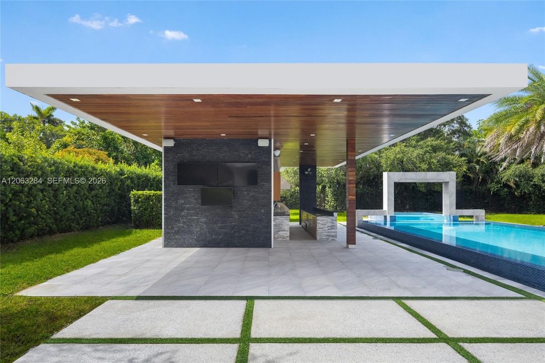 For Sale: $7,995,000 (8 beds, 10 baths, 10150 Square Feet)