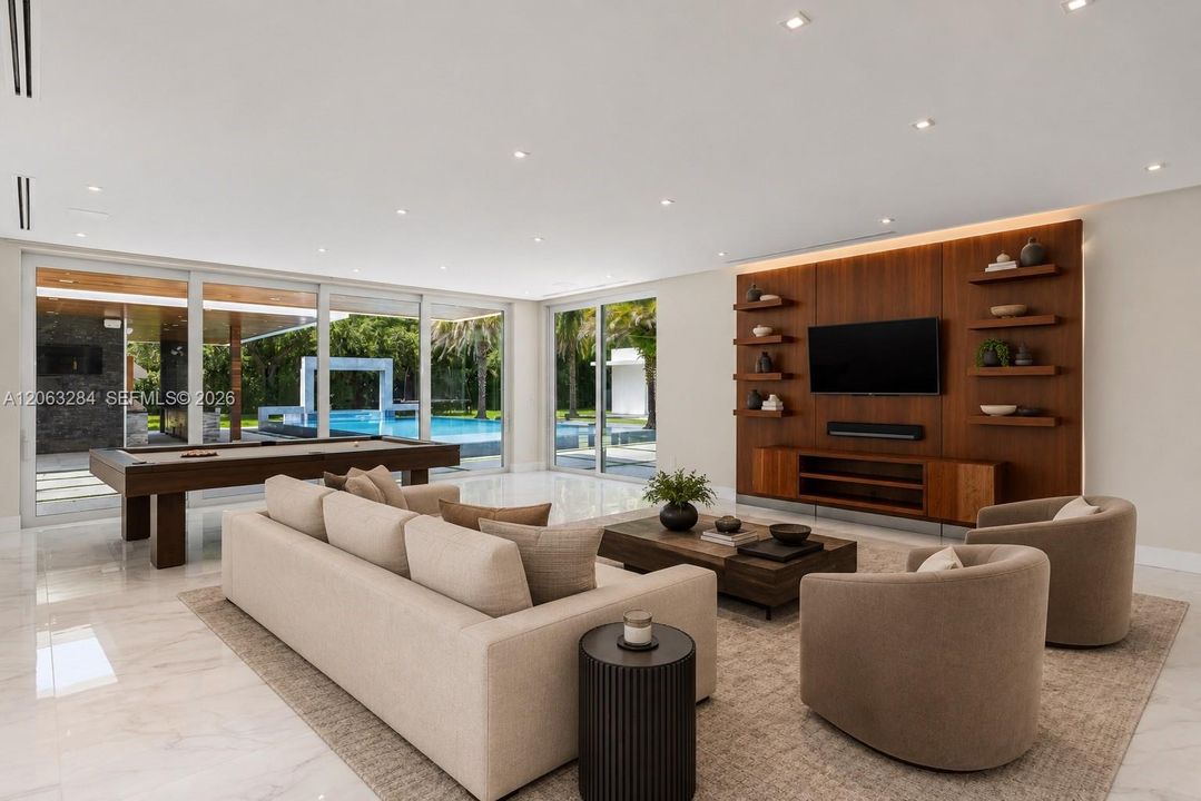 For Sale: $7,995,000 (8 beds, 10 baths, 10150 Square Feet)