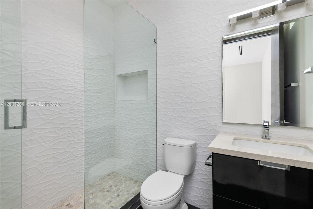 For Sale: $7,995,000 (8 beds, 10 baths, 10150 Square Feet)
