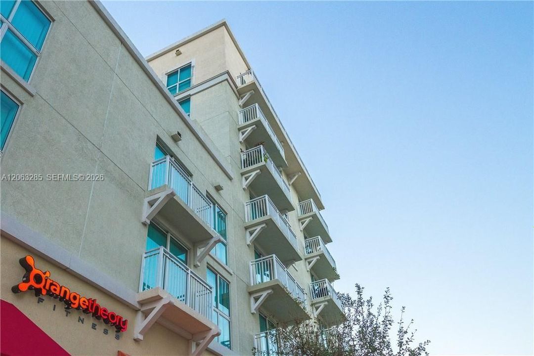 For Rent: $2,800 (2 beds, 2 baths, 1114 Square Feet)