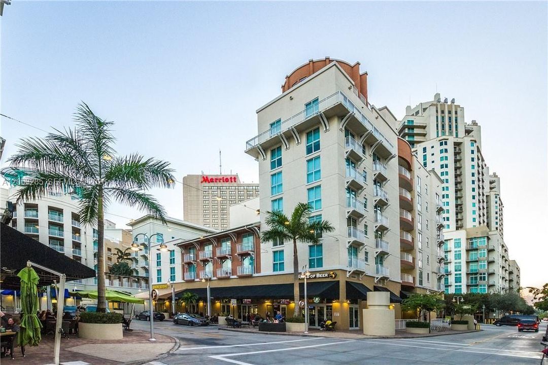 For Rent: $2,800 (2 beds, 2 baths, 1114 Square Feet)