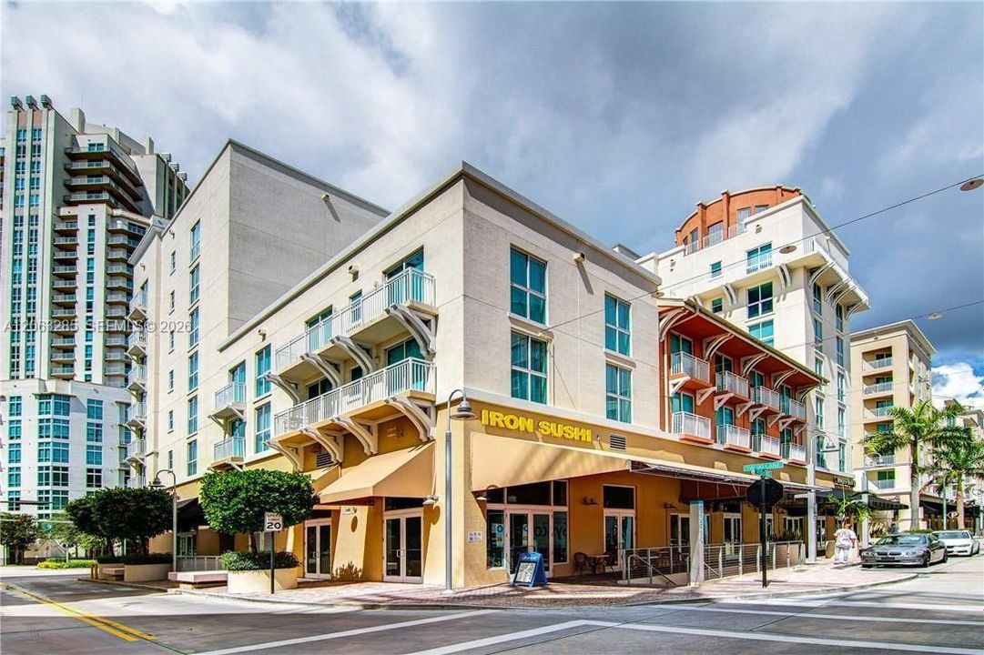 For Rent: $2,800 (2 beds, 2 baths, 1114 Square Feet)