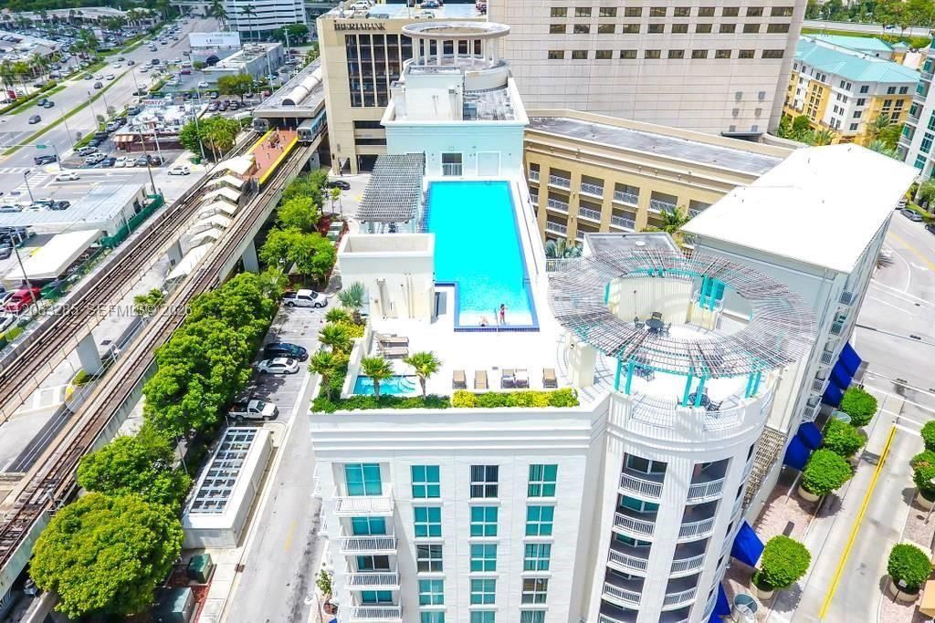 For Rent: $2,800 (2 beds, 2 baths, 1114 Square Feet)
