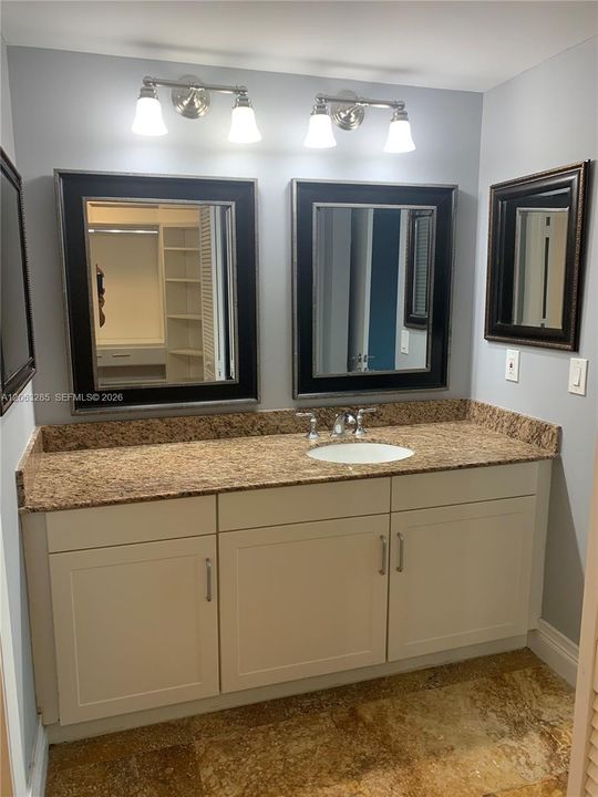 For Rent: $2,800 (2 beds, 2 baths, 1114 Square Feet)