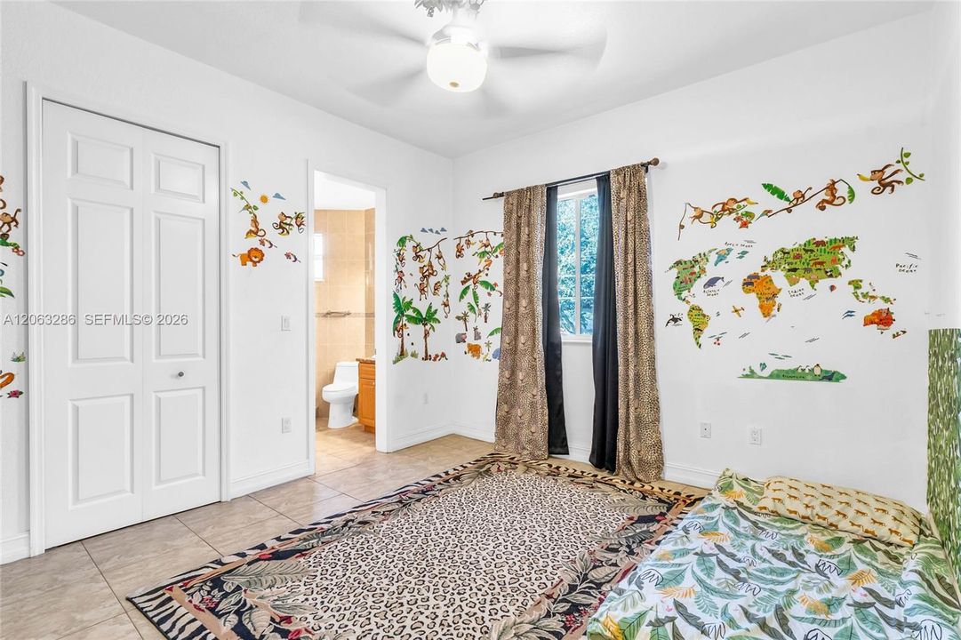 В аренду: $5,500 (5 спален, 5 ванн, 3544 Квадратных фут)