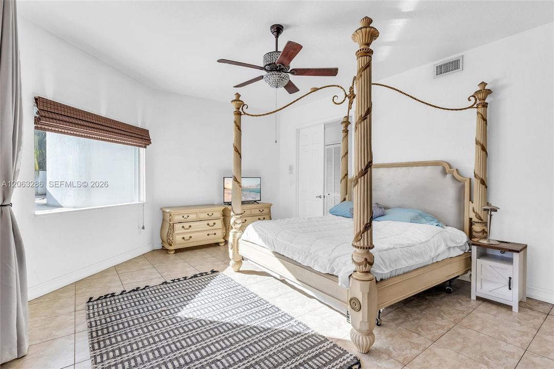 В аренду: $5,500 (5 спален, 5 ванн, 3544 Квадратных фут)