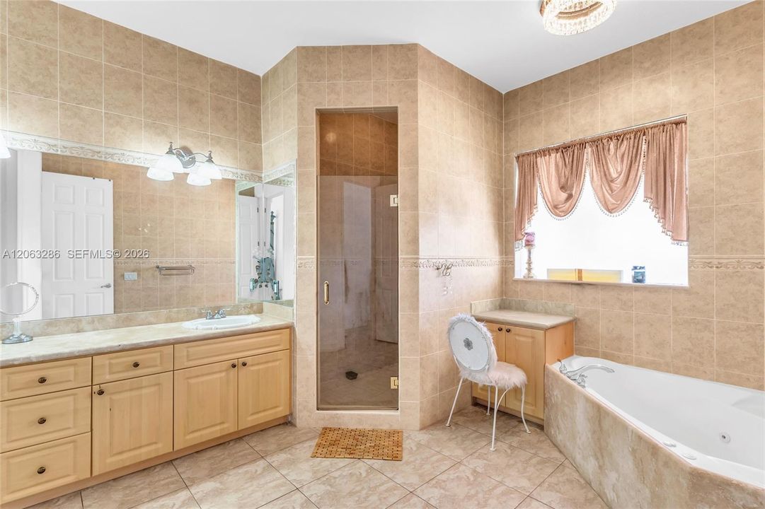 В аренду: $5,500 (5 спален, 5 ванн, 3544 Квадратных фут)