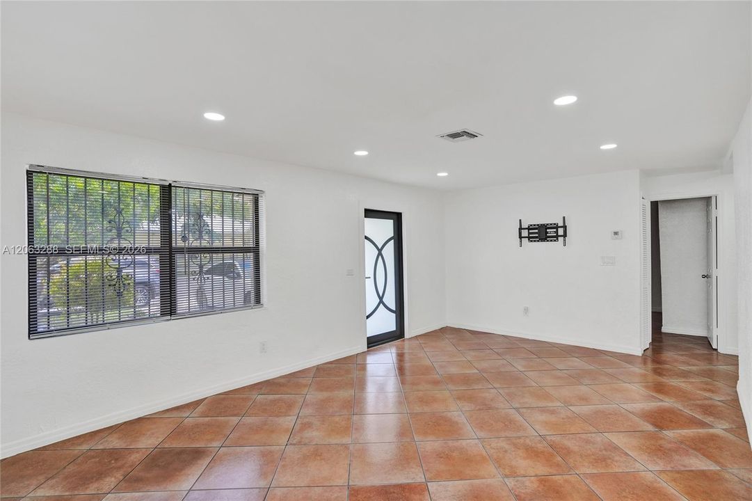 En Renta: $2,400 (3 camas, 1 baños, 816 Pies cuadrados)