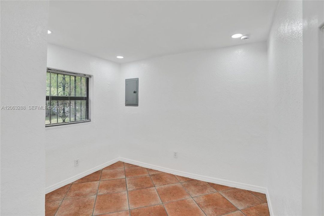 En Renta: $2,400 (3 camas, 1 baños, 816 Pies cuadrados)
