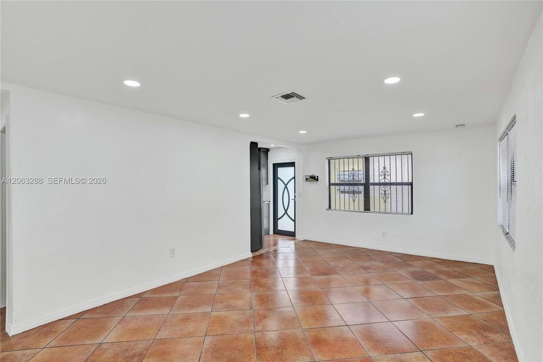 En Renta: $2,400 (3 camas, 1 baños, 816 Pies cuadrados)